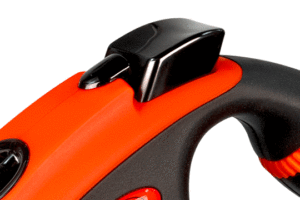 Robusto sistema frenante Ci sono momenti in cui una frazione di secondo può fare la differenza. L´innovativo sistema frenante è intuitivo, semplice da usare e in grado di azionare immediatamente il sistema di frenaggio.