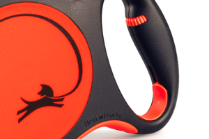 L´impugnatura regolabile è una caratteristica unica dei guinzagli flexi. L´impugnatura ergonomica può essere regolata a seconda delle proprie esigenze. Perfetta in inverno con i guanti o in estate senza. Il tuo migliore amico sarà sempre in buone mani.